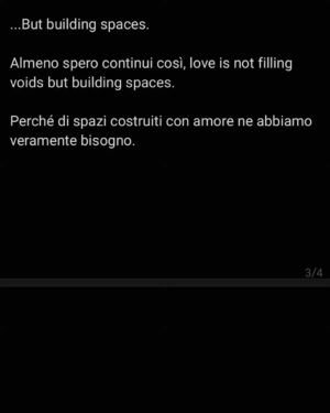 Federica Sabatini Instagram - Qualche giorno fa, passeggiando in centro a Roma mi sono imbattuta in questa frase, lì per lì ho pensato fosse un peccato che ne mancasse un pezzo. 
Ci ho pensato spesso nei giorni successivi, perché l'ho vista in un momento dove sentivo forte dentro un discorso, sicuramente vasto e un po' scollegato in quel momento, che ho provato a mettere insieme oggi, mentre ero in pausa e che segue nelle foto successive. 
Sento che mancano dei pezzi, che l'elaborato interiore è molto più specifico nelle sue parti ma qui è generale, perché il soggetto è unico e lo spazio ristretto. 
Non so neanche bene perché ho scelto di condividerlo, forse perché mi sconforta tanto da dover rompere il silenzio. È solo una riflessione, una condivisione, qualcosa per fermare il senso di impotenza che spesso sento davanti a quello che succede nel mondo e che mi ritrova ferma nella confusione. Come un essere minuscolo davanti a uno tsunami. 
Vabbè, ora è anche qui.