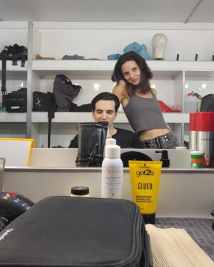 Federica Sabatini Instagram - Ce semo regà ❤️‍🔥

SUBURRAETERNA is on @netflixit 

Qua un po’ di backstage e amore per questa famiglia bella bella in modo assurdo 

Puro amore per voi 

🍿🖤💥