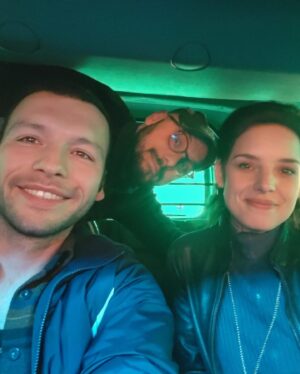 Federica Sabatini Instagram - Ce semo regà ❤️‍🔥

SUBURRAETERNA is on @netflixit 

Qua un po’ di backstage e amore per questa famiglia bella bella in modo assurdo 

Puro amore per voi 

🍿🖤💥