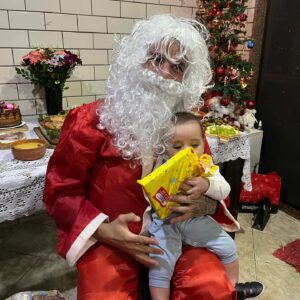 Felipe Colares Instagram - Da minha família para a sua, Feliz Natal! 🎄🎁✨

Rhavi e seu PAPAI Noel.
Para todo sempre, nós 🤍❤️

#marrychristmas #feliznatal #memories #moment