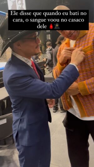 Felipe Colares Instagram - sempre é bom estar ao lado de lendas. 
O @ciryl_gane estava acompanhando a minha última luta ao lado do octógono e disse que quando bati no meu oponente, o sangue dele voou no seu casaco. Pedi desculpas e tentei limpar com a minha saliva 😂
Depois ainda fiz a encarada para não perder a viagem. 
Ele é muito humilde e o evento @ares_fighting é incrível. 
I love Paris! 
. 
🇫🇷 C'est toujours agréable d'être à côté des légendes.

@Ciryl_gane suivait mon dernier combat aux côtés de l'octogone et a dit que lorsque j'ai frappé mon adversaire, son sang a volé sur son manteau. Je me suis excusé et j'ai essayé de nettoyer avec ma salive 😂

Puis j'ai quand même fait le visage pour ne pas manquer le voyage.

Il est très humble et l'événement @ares_fighting est incroyable.

J'aime Paris !