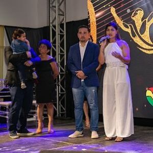 Felipe Colares Instagram - Ontem foi um dia grandioso para o esporte na cidade de Macapá. O Prêmio SEMEL Felipe Cabocão Colares - Melhores no esporte 2023 - homenageou nosso eterno campeão @felipecabocaoufc , reconhecendo a importância do seu legado para esporte amapaense, assim como valorizou outros grandes atletas e treinadores que se destacaram em diversas modalidades no ano passado. Esse momento se torna importante para a história do esporte na capital, pois reconhece os esforços e desafios dos atletas profissionais que carregam a bandeira no nosso Estado pelo mundo afora, assim como Felipe sempre fez, com muito orgulho, garra e coração. 
Diante disso, deixo registrado aqui meu agradecimento ao secretário de esporte do município @brunoigreja pelo convite e pela linda homenagem, além, claro, da surpresa que veio no final: a SEMEL presenteará o Instituto Felipe Cabocão Colares - Pedrinhas de Ouro com os primeiros materiais esportivos para nossas crianças. Eu não tenho palavras para agradecer por isso.
Ademais, também parabenizo o secretário e toda sua equipe por idealizarem este momento regado de emoção, valorização e reconhecimento aos atletas da nossa cidade. Eles não merecem menos que isso. 
Parabéns!
.
#premio #homenagem #esporte #melhoresdoesporte2023