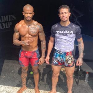 Felipe Colares Instagram - Tamo junto no melhor e no pior, e não é de hoje ! 

@felipecabocaoufc  parabéns irmão , te amo !!!
