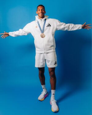 Félix Auger Aliassime Instagram - Dedication and perseverance paid off 🇨🇦 🥉

A proud moment for all of Canada as @felixaliassime brings home some new hardware 😮‍💨

 #paris2024 #YouGotThis
