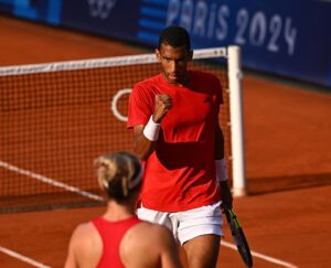 Félix Auger Aliassime Instagram - First Olympic medal 😆🥉🇨🇦 What a week with @gabydabrowski 

Hard to describe what this medal means and the honor it has been to represent Canada 🙌🏽 The Olympics hold a special place in my heart and I’m ready to go for another one tomorrow ❤️💪🏽 Cmon

📸: ITF images via Dubreuil/Kopatsch/Zimmer | #2 Matthew Stockman