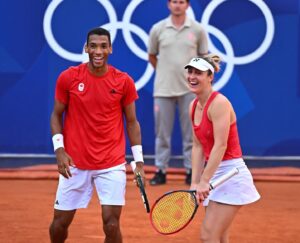 Félix Auger Aliassime Instagram - First Olympic medal 😆🥉🇨🇦 What a week with @gabydabrowski 

Hard to describe what this medal means and the honor it has been to represent Canada 🙌🏽 The Olympics hold a special place in my heart and I’m ready to go for another one tomorrow ❤️💪🏽 Cmon

📸: ITF images via Dubreuil/Kopatsch/Zimmer | #2 Matthew Stockman