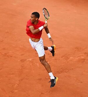 Félix Auger Aliassime Instagram - QF MOOD 😆🙌🏽
The climb continues…ALLEZ 🇨🇦

📷ITF images via Dubreuil/Kopatsch/Zimmer
