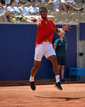Félix Auger Aliassime Instagram - Passion and pride 🇨🇦❤️‍🔥
R16🔜

#olympics2024 

📸: Clive Brunskill | ITF images via Dubreuil/Kopatsch/Zimmer’