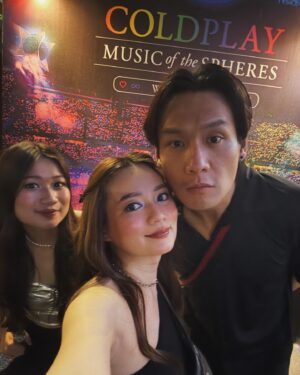 Fendy Chow Instagram - Concert date #coldplayindonesia ❤️