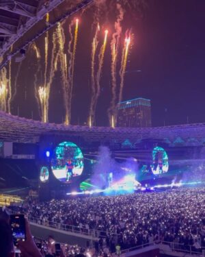 Fendy Chow Instagram - Concert date #coldplayindonesia ❤️