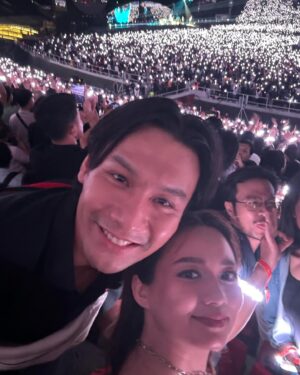 Fendy Chow Instagram - Concert date #coldplayindonesia ❤️