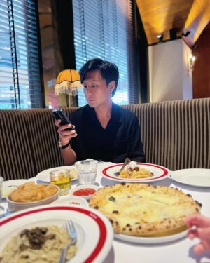 Fendy Chow Instagram - Happy birthday to my beloved husband and papanya avery ❤️
Thankyou udah jadi suami dan papa yang terbaik untuk aku dan avery..
Di umur yang baru ini semoga segala yang kamu impikan bisa tercapai, selalu diberkati dan menjadi berkat , bahagia sehat panjang umur, dan semua yg kamu kerjakan berhasil dan sukses.. we’ll always support you..
We believe in you no matter what..keep going n be strong 💪🏻
Love youuu so muchos..