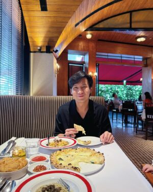 Fendy Chow Instagram - Happy birthday to my beloved husband and papanya avery ❤️
Thankyou udah jadi suami dan papa yang terbaik untuk aku dan avery..
Di umur yang baru ini semoga segala yang kamu impikan bisa tercapai, selalu diberkati dan menjadi berkat , bahagia sehat panjang umur, dan semua yg kamu kerjakan berhasil dan sukses.. we’ll always support you..
We believe in you no matter what..keep going n be strong 💪🏻
Love youuu so muchos..