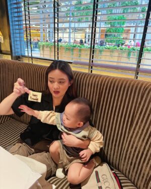 Fendy Chow Instagram - Happy birthday to my beloved husband and papanya avery ❤️
Thankyou udah jadi suami dan papa yang terbaik untuk aku dan avery..
Di umur yang baru ini semoga segala yang kamu impikan bisa tercapai, selalu diberkati dan menjadi berkat , bahagia sehat panjang umur, dan semua yg kamu kerjakan berhasil dan sukses.. we’ll always support you..
We believe in you no matter what..keep going n be strong 💪🏻
Love youuu so muchos..
