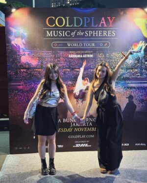 Fendy Chow Instagram - Concert date #coldplayindonesia ❤️