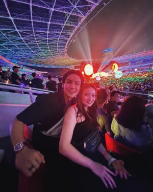 Fendy Chow Instagram - Concert date #coldplayindonesia ❤️