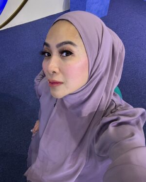 Feni Rose Instagram - Pose2 terlihat tirus
Slide ke 3 terlihat …  wkkwkwkw