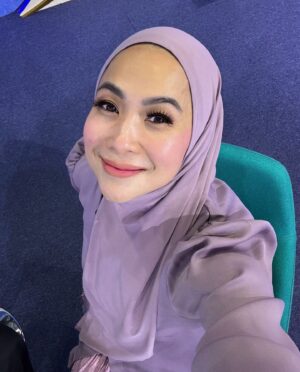 Feni Rose Instagram - Pose2 terlihat tirus
Slide ke 3 terlihat …  wkkwkwkw
