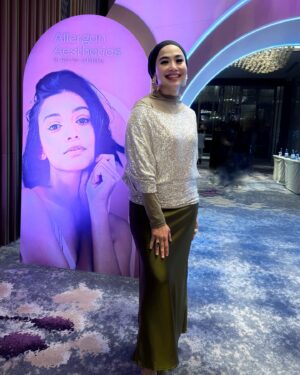 Feni Rose Instagram - Malam mingguku.. 

Ngajak uthe @sulastri4166  staycation

#kerjaituliburan