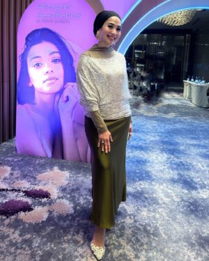 Feni Rose Instagram - Malam mingguku.. 

Ngajak uthe @sulastri4166  staycation

#kerjaituliburan