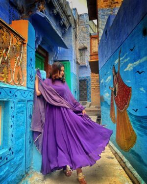 Fenil Umrigar Instagram - Hoonk hai dil me uthi.
Alaapo si hai baji🤍

Outfit : @saanchposhak