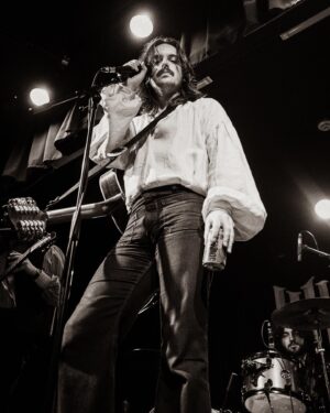 Ferdia Walsh-Peelo Instagram - With @thefynches at @whelanslive 

📸 @fnati.c
Wearing my favourite shirt made by @giulio.morini xx