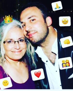 Ferit Aktuğ Instagram - 🌸🌼🌸Güneşim , kalbim , kraliçem iyi ki varsın iyi ki annemsin 🌼🌸🌼Günün mutlu,  ömrün mutlu olsun.. canım annem🌹🌷🌹🌷#BenimStarımAnnem 🤩🤩
