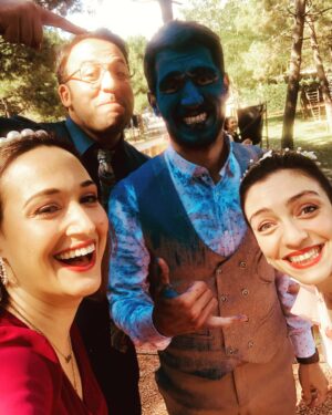 Ferit Aktuğ Instagram - Eğlendiğimiz günlerdi🥰😋🥰 #eltilerinsavaşı 31 Ocak`ta🎸🐵🎻 @urazka @gupseo @mervedizdar  @obilgetay