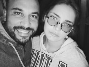 Ferit Aktuğ Instagram - Siyah Beyaz’ın zıtlığı ve uyumu gibi mi yoksa 💜 İYİ Kİ DOĞDUN DÜNYA TATLISI 💋🙏😍