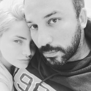 Ferit Aktuğ Instagram - Siyah Beyaz’ın zıtlığı ve uyumu gibi mi yoksa 💜 İYİ Kİ DOĞDUN DÜNYA TATLISI 💋🙏😍