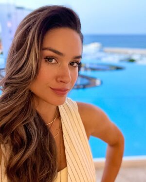 Fernanda Machado Instagram - Eu tava precisando recarregar as energias… 

Meu copo tava meio vazio nos últimos tempos, nós mulheres cuidamos tanto de todos ao nosso redor, e acabamos esquecendo de nós mesmas. 

Mães, mulheres, o autocuidado é necessário e indispensável, sei que é praticamente impossível quando não temos uma vila e uma rede de apoio ao nosso redor. O que é o meu caso, morando longe da família, mas estou tentando me cuidar, pelo menos 1 vez por ano, quando meus pais nos visitam. 

Foi muito bom cuidar de mim um pouquinho, obrigada meu amor por me obrigar a fazer isso, obrigada mami e papi por me ajudarem sempre que preciso. Amo vocês! ♥️

#breakmuchneeded #quemcuidadasmaes?
#maternidade #autocuidado 
#rededeapoio #fillingmycup 
#selfcareisnotselfish #motherhood 
#mecuidandoumpouquinho