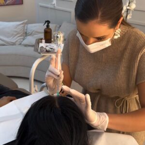 Fernanda Medrado Instagram - Eiii vocês que são de BARRETOS já ouviram falar na @uniquebarretos uma clínica com muitos procedimentos legais e com grandes resultados . Conheci a @dratuanaribeiro que foi uma queridíssima comigo um amor de pessoa e fez meu botox para que eu pudesse conhecer o trabalho dela ! Eu ameiiiii  deixo aqui pra vocês o @ dela para que vocês que querem transformações incríveis conheçam .