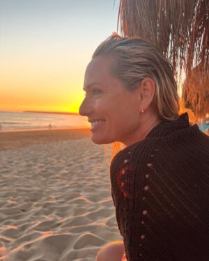 Fernanda Serrano Instagram - Um final de dia de sol bonito! #diadesol #ferias #lastdaysofsummer photoshooting by @teresa_mesquita_remax