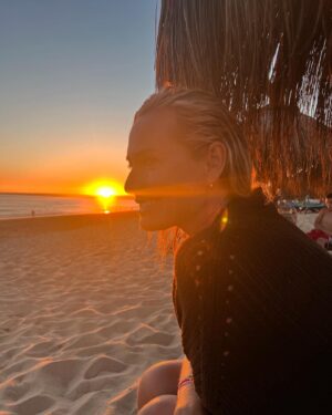 Fernanda Serrano Instagram - Um final de dia de sol bonito! #diadesol #ferias #lastdaysofsummer photoshooting by @teresa_mesquita_remax