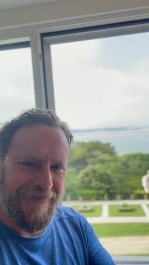 Fernando Cayo Instagram - Vídeo reportaje dedicado a mi hermana Marta 😁♥️🍀🌿🌷🪷de nuestro viaje a Santander el pasado 31 de julio. 
Teatro CASYC.
Amor de don Perlimplín con Belisa en su jardín.
#Santander #PlanesSantander #UniversidadInternacionalMenéndezPelayo #Lorca
@uimp1 @comolaseda @candelacruz_c @lucia.espin @casycfundacion @turismo.santander_