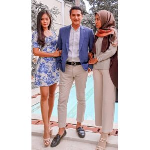 Ferry Ixel Instagram - Diantara dua pilihan.. Kalau penasaran jangan lupa nanti malam jam 18.30 di Suara Hati Istri . Ambil pesan positifnya buang yg negatif☺🙏