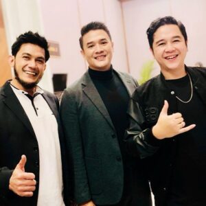 Ferry Ixel Instagram - Alhamdulillah masih bisa silahturahmi ama orang2 hebat ini walaupun ketemu sebentar jadi bisa inget masa dulu, gw masuk dunia model pertama kali kenal ama @malvinofajaro orangnya asik dan baik hati ga sombong ama yuniornya di cover boy tahun 2002😆😆, dan @ferry_elleanor  kita bareng shoot di frameritz  tahun 2006 kalau ga salah😆 ketemu pertama langsung nyambung n gw banyak belajar dari beliau tentang kehidupan😊🙏.. Pokoke doa yg terbaik buat kalian berdua dan sukses selalu 
📷@ferry_elleanor
