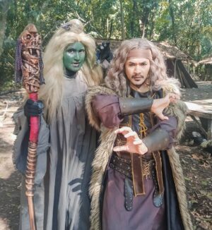 Ferry Ixel Instagram - DURGALA bersatu dengan MAK LAMPIR akan selalu membuat kerusuhan di Kerajaan Padjajaran😁😁😁😁 setiap hari jam 21.00 di MNCTV