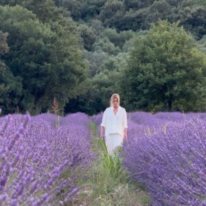 Filippa Lagerbäck Instagram - Un concerto immersi nella natura, in un meraviglioso campo di lavanda della Toscana, viaggiando con la musica di @emiliano.toso che ci regala sempre e solo buone vibrazioni. Grazie di 💜🐝🌾