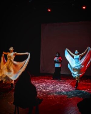 Filiz Ahmet Instagram - #tbt 21.11.2020 #siyahbakireler Siyah Bakireler #writer Feridun Zaimoğlu #choreographer Krenare Nevzati-Keri #director Besfort İdrizi  #music Cengiz İbrahim #turskiteatarskopje🎭 😷