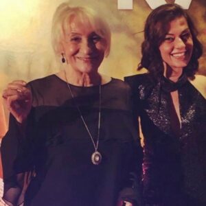 Filiz Ahmet Instagram - Çok üzgünüm..

Bu gece bir yıldız daha kaydı. Bilgisine,sanatına,hayat enerjisine hayran olduğum kadın hayata gözlerini yumdu.Bazen anne, bazen abla, bazen ise hoca ama her daim güzel bir DOST oldun.Işıklar içinde uyu Sabina Toziya. İyi ki hayatıma dokundun. Seni her daim olduğun gibi hatırlayacağım..💐😔 R.I.P