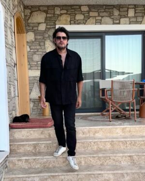 Fırat Albayram Instagram - Öptüm Güldü Gittim