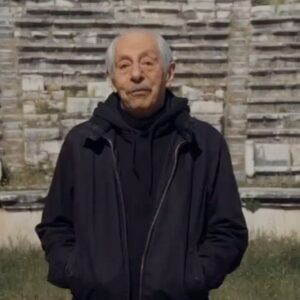 Fırat Tanış Instagram - Eşsiz aktör ve  büyük bir sanatçı, ancak gıpta ve hayranlıkla bakabileceğimiz ışığıyla geçti bu dünyadan. 

Sevenlerine ve dostlarına sabır diliyorum. 

(video: sevgili @selcukmetin in Genco belgeselinden, #GencoErkal ın kendi anlatımıyla)