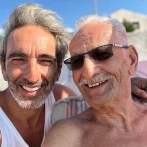 Fırat Tanış Instagram - babamla 🍀

arz ederim.