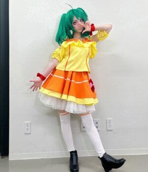 First Summer Uika Instagram - #ぐるナイ 芸能人コスプレ企画

ずっと出たかったから嬉しかった！
(エゴサでよく私じゃないのにウイカか？って
他の人の時に名前出てたから本当出たかった😂)

マクロスFのランカ・リーちゃんのコスプレで
出演させていただきました😂🌟🤟ｷﾗｯ
大好きな「星間飛行」ドラム叩きながら歌うの
めちゃくちゃ難しかった😭ブランク10年以上とか…？
シェリルならひとりライオンやりたかったなー😂🌏
色々キャラとか提案したけど、
今回は曲もカラオケでよく歌ってたから
全部楽しくやれてよかった〜！

ネットでは予告で正体すぐバレてた🤣
顔クセありすぎ🤣中顔面と鼻と目！笑
いや〜生き残りたかった！笑

試行錯誤してくださったメイク様&衣装様感謝🥹
次はぜひ男装とかクール系でリベンジしたい🔥

丸いとか小さいとか散々言われたけど
身長は162cm！体重も人並み！たぶんザ・普通です！笑

メイクとお洋服だけでも人間ガラッと印象変わることが
これでよぉくわかりますでしょう？美は細部に宿る🔥

ありがとうございましたー！！☺️