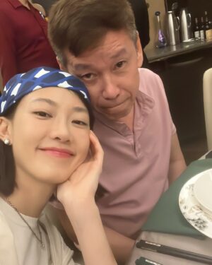 Fish Liew Instagram - 在港十數載
過時過節見到其他人可以同屋企人食飯慶祝
其實一直都是暗暗地羨慕

活了這把歲數
跟老廖慶祝父親節的日子可能10隻手指都數得出

連續兩年父親節都有得在香港見真的很難得
俾機會我曬下爸爸

爸爸 父親節快樂
我愛您