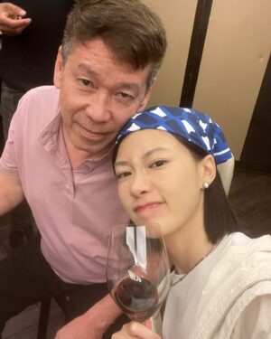 Fish Liew Instagram - 在港十數載
過時過節見到其他人可以同屋企人食飯慶祝
其實一直都是暗暗地羨慕

活了這把歲數
跟老廖慶祝父親節的日子可能10隻手指都數得出

連續兩年父親節都有得在香港見真的很難得
俾機會我曬下爸爸

爸爸 父親節快樂
我愛您