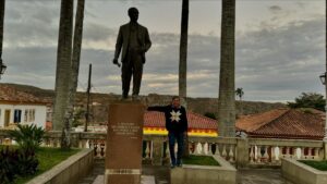 Flávio Venturini Instagram - Turistando em Diamantina antes do show de hoje a noite no Festival de Inverno dessa linda cidade.