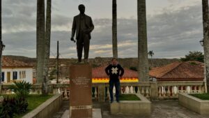 Flávio Venturini Instagram - Turistando em Diamantina antes do show de hoje a noite no Festival de Inverno dessa linda cidade.
