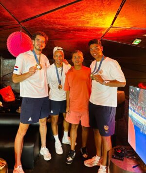 Flemming Viguurs Instagram - Ruim een week geleden wonnen deze helden goud! Wie heeft het gezien? 🥇🏆